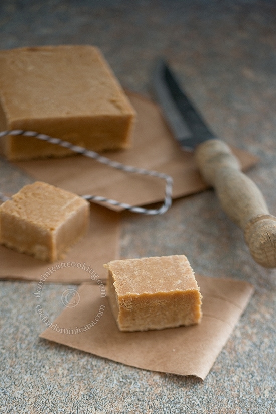 Dulce de leche en tabla (Milk fudge squares)