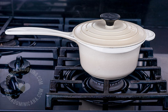 How Pots and Pans Affect Food and Health: the materials used to make kitchen pots, pans and frying pans could affect the nutritional quality of food.