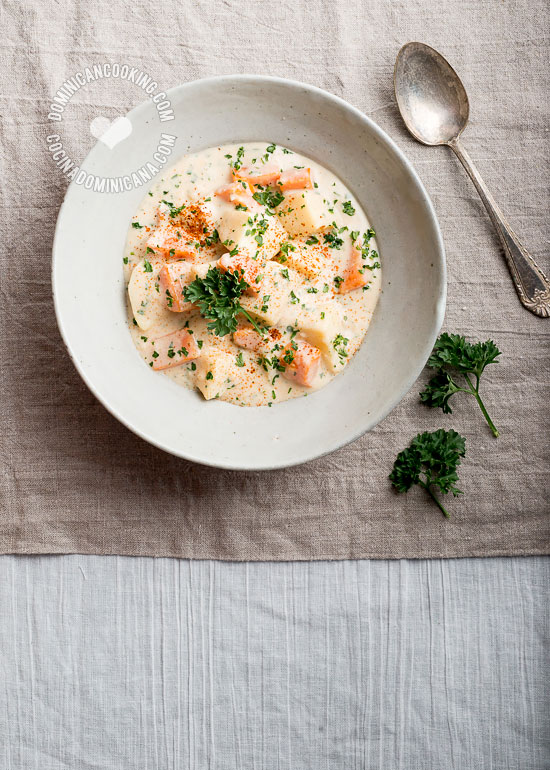 Potatoes with Parsley and Paprika Sauce Recipe: this rich and creamy potato dish is the perfect side dish to serve with grilled meat or fish.