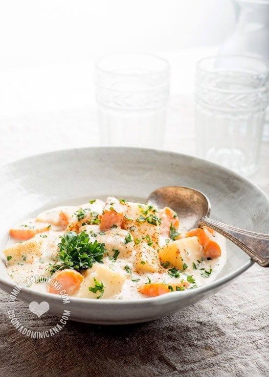 Potatoes with Parsley and Paprika Sauce Recipe: this rich and creamy potato dish is the perfect side dish to serve with grilled meat or fish.