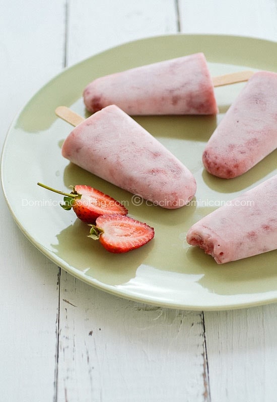 Strawberry and yogurt popsicles and ice cream