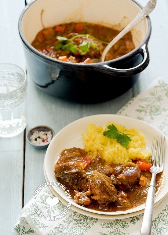 Braised Rabbit in White Wine Sauce Recipe: Rich and unusual, this dish, inspired in our trip to Constanza will impress those at your table.