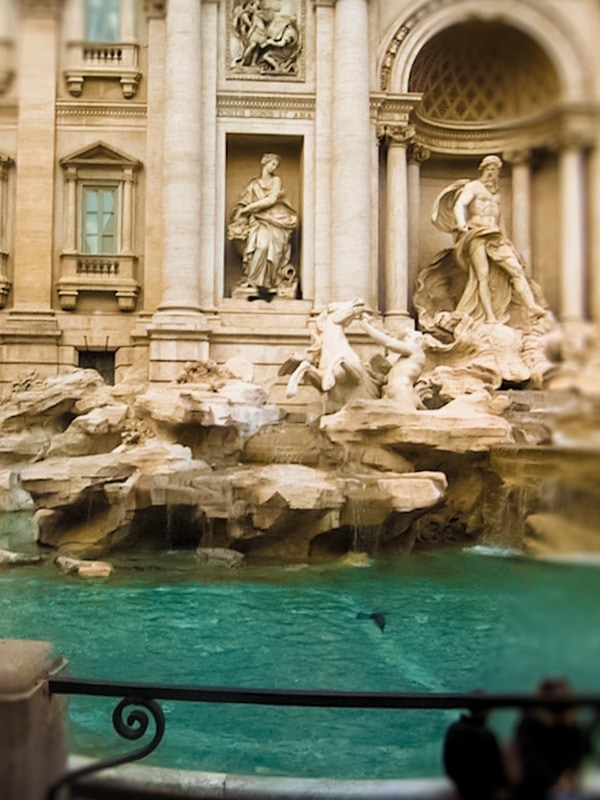 La Fontana de Trevi - Rome, Italy