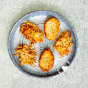 Aranitas and arepitas de yuca fritters