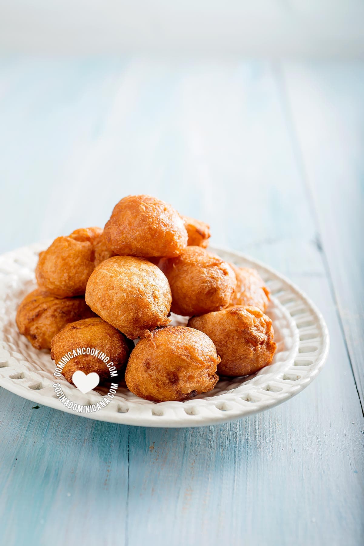 Buñuelos de Yuca (Cassava Sweet Puff Fritters)