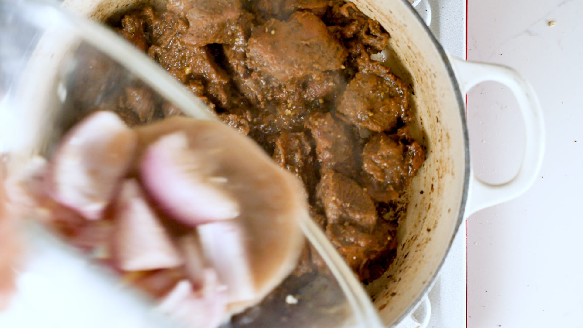 Adding onions and juices to meat