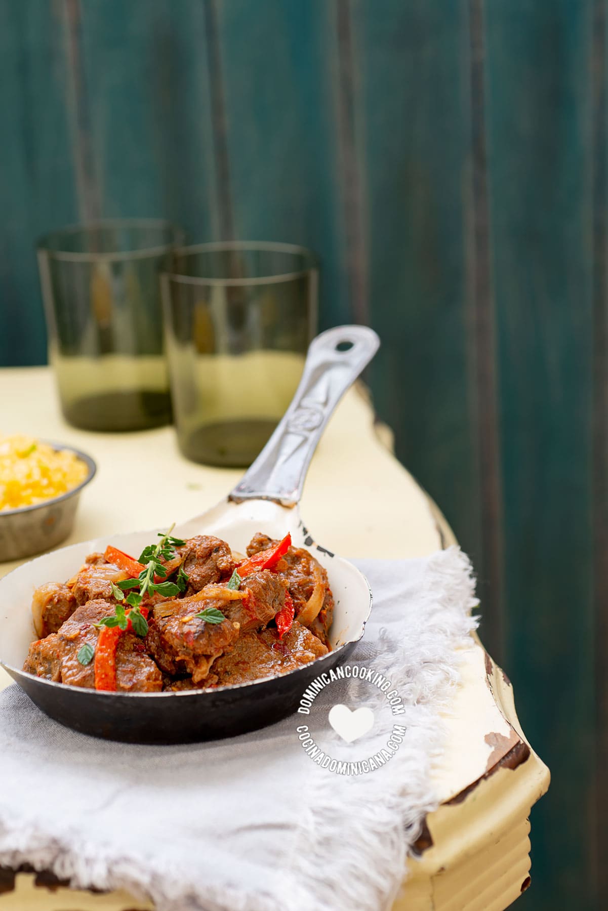 Sartén con Chivo Guisado Picante