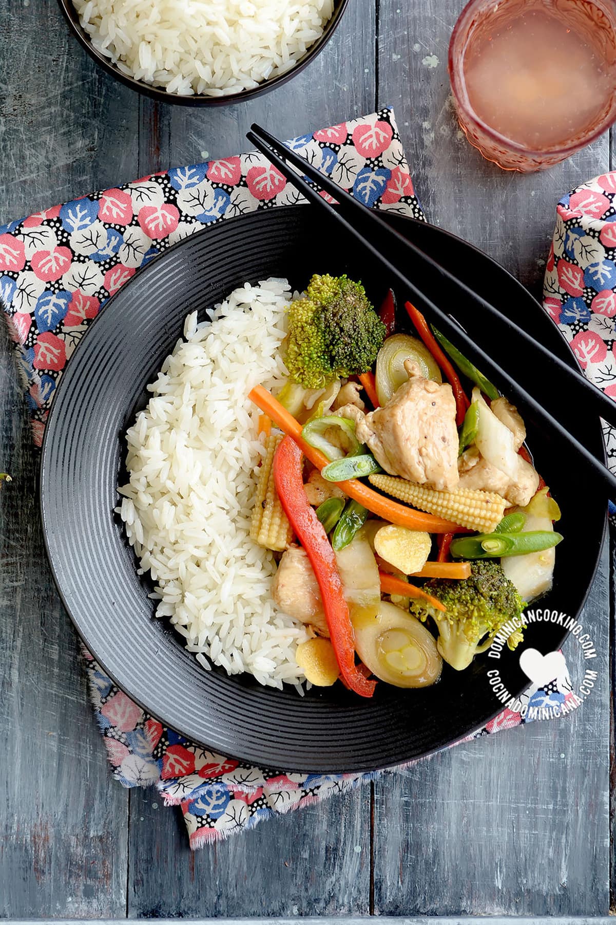 Plate of Chopsuí and Rice (Dominican-Style Chop Suey) seen from above