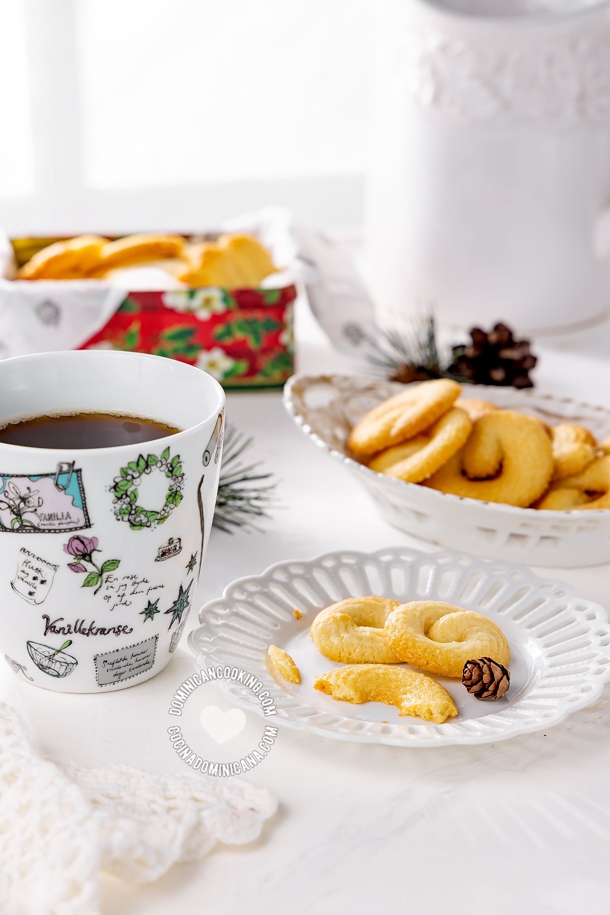 Danish Christmas Butter Cookies (Vaniljekranse)