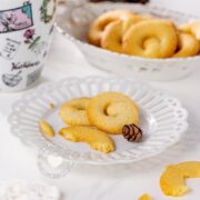 Danish Christmas Butter Cookies (Vaniljekranse)