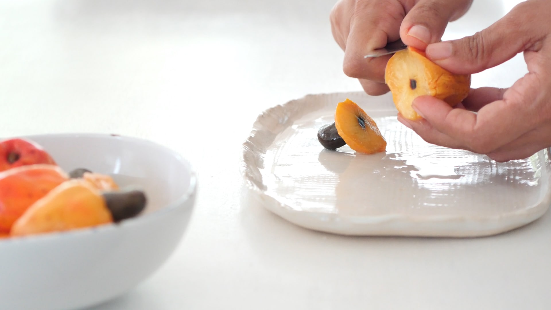 Peeling cashew apples