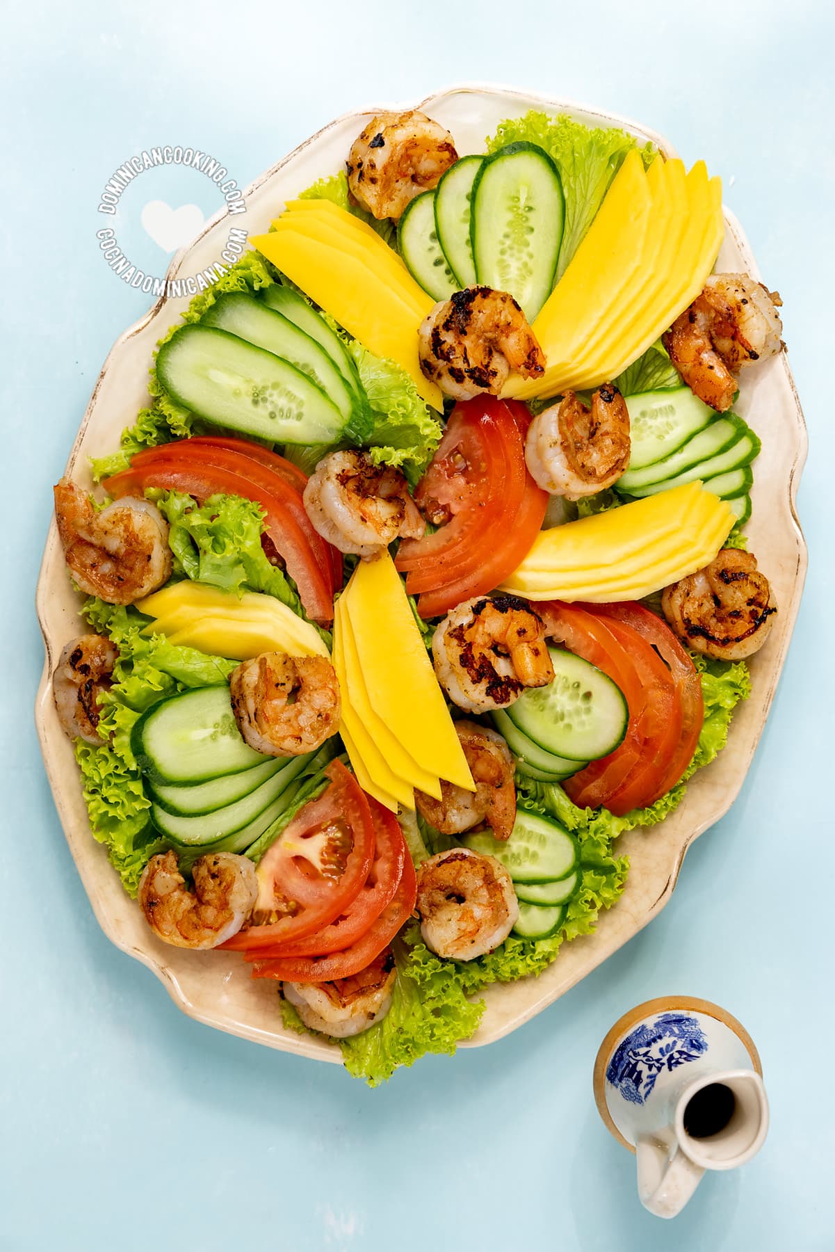 Grilled shrimp and mango salad with vinaigrette