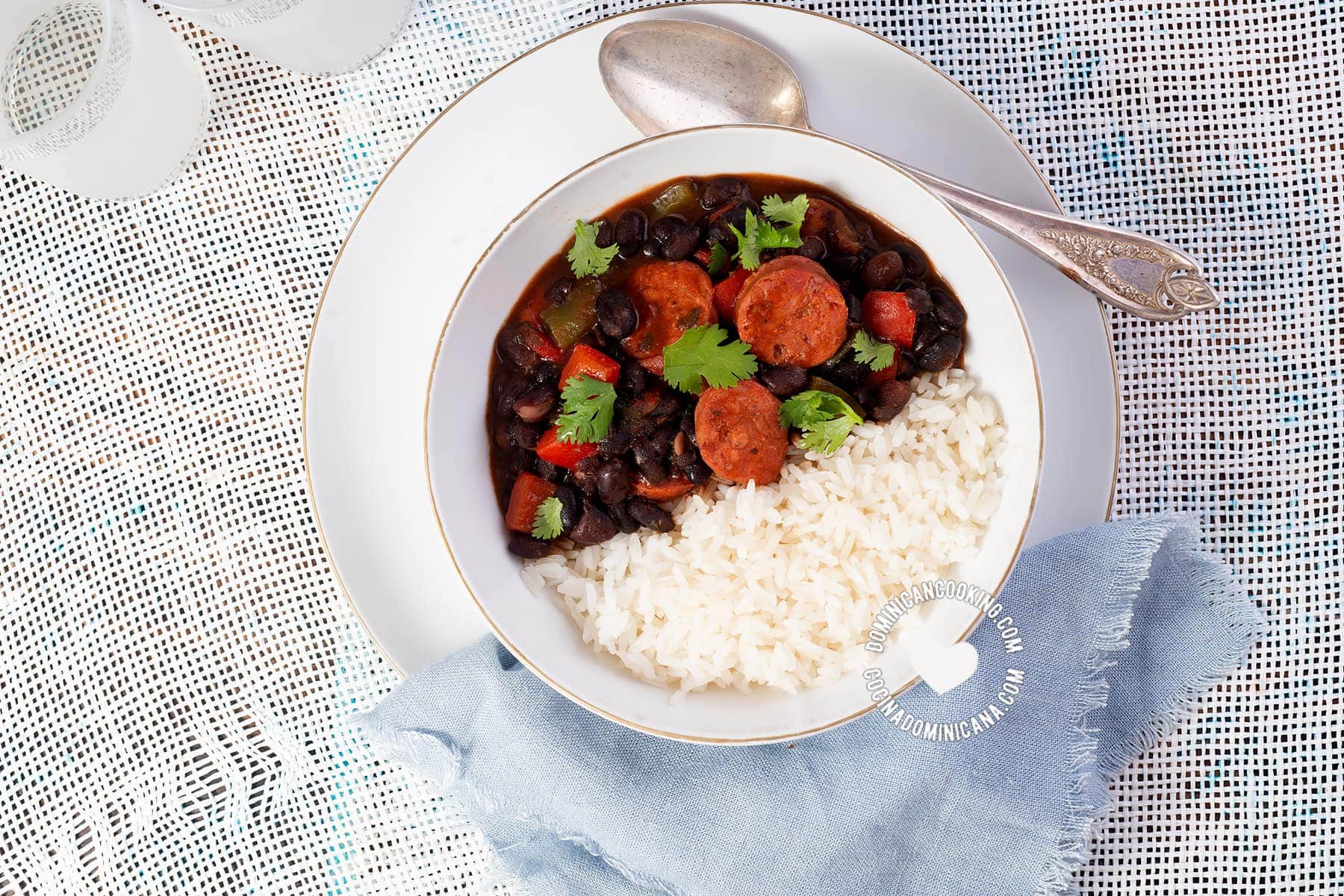 Habichuelas Negras (Stewed Black Beans)