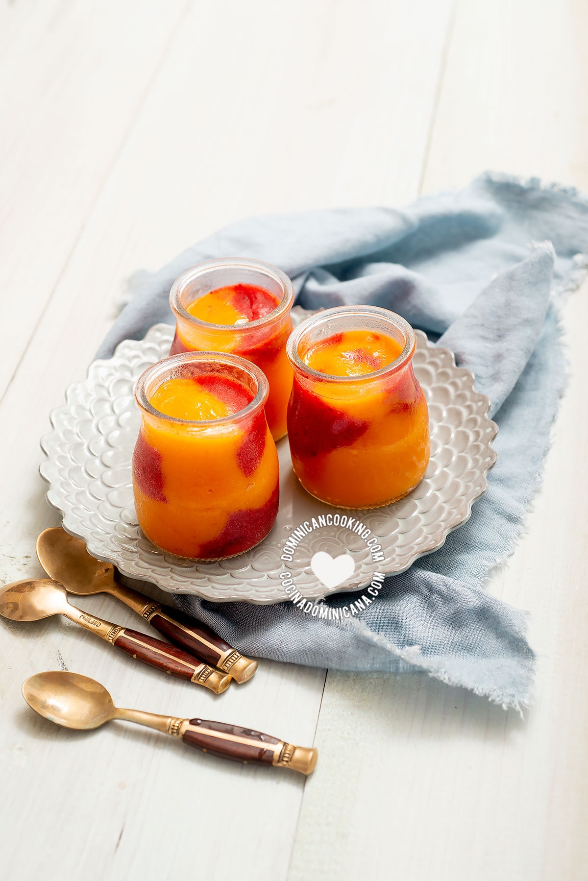 Helado de Potecito (Frozen Mango and Strawberry Jars)