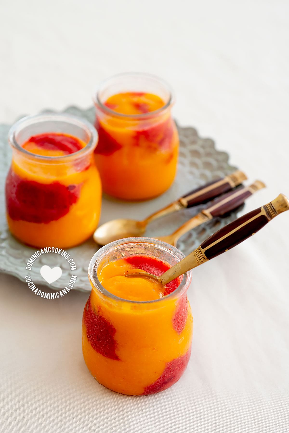 Helado de Potecito (Frozen Mango and Strawberry Jars)