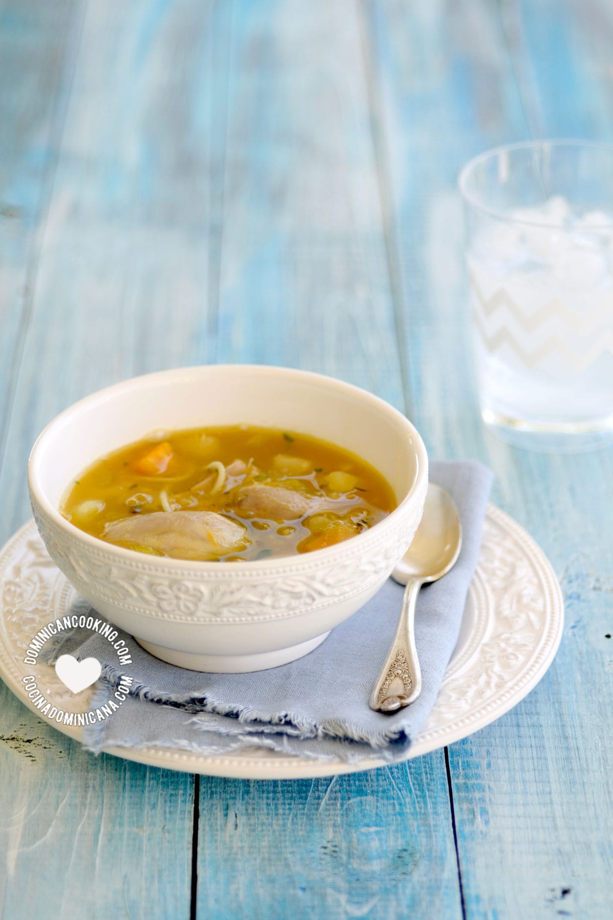 Caldo de Gallina Criolla o Pollo (A bowl of "old hen" or chicken Soup)