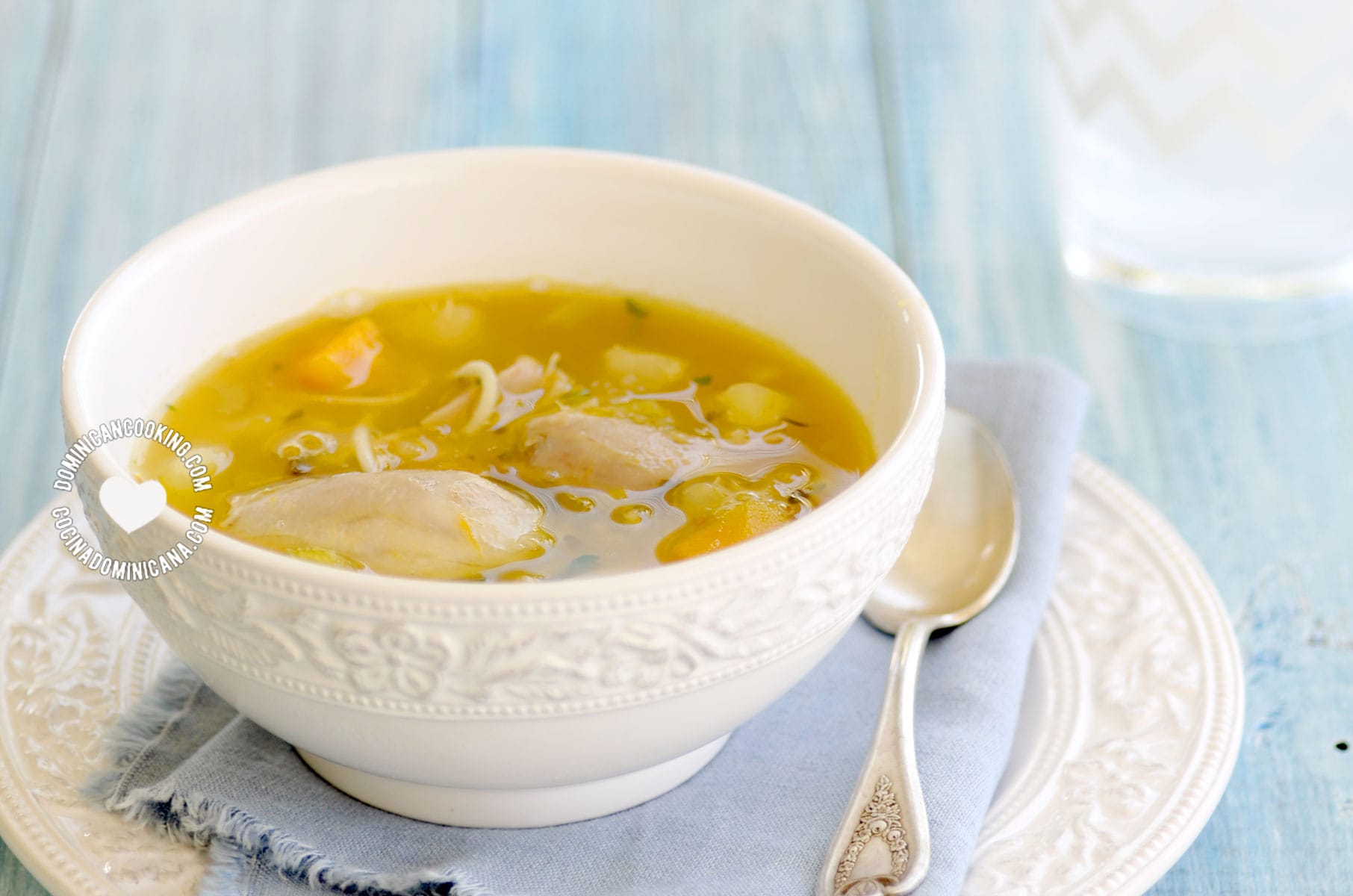 Caldo de Gallina Criolla o Pollo (Old Hen / Chicken Soup)