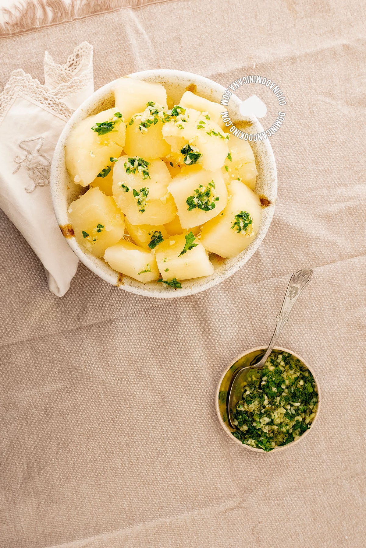 Yuca al Mojo de Ajo (Cassava with Garlic Sauce)