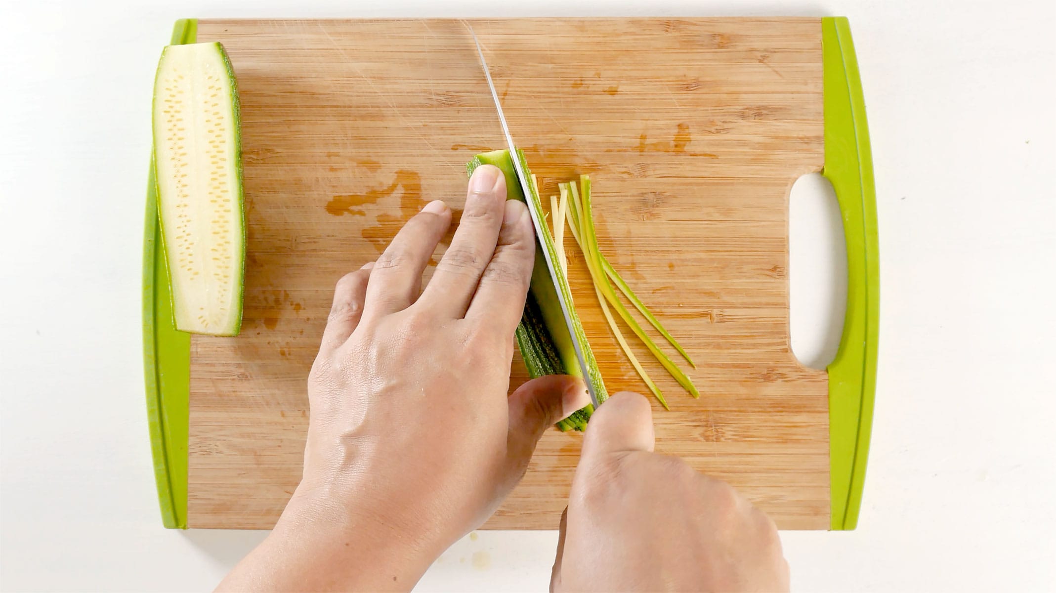 Cutting zoodles