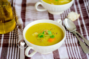 Chicharo soup bowls served with bread