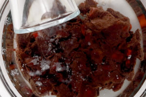 Soaking the tamarind pulp