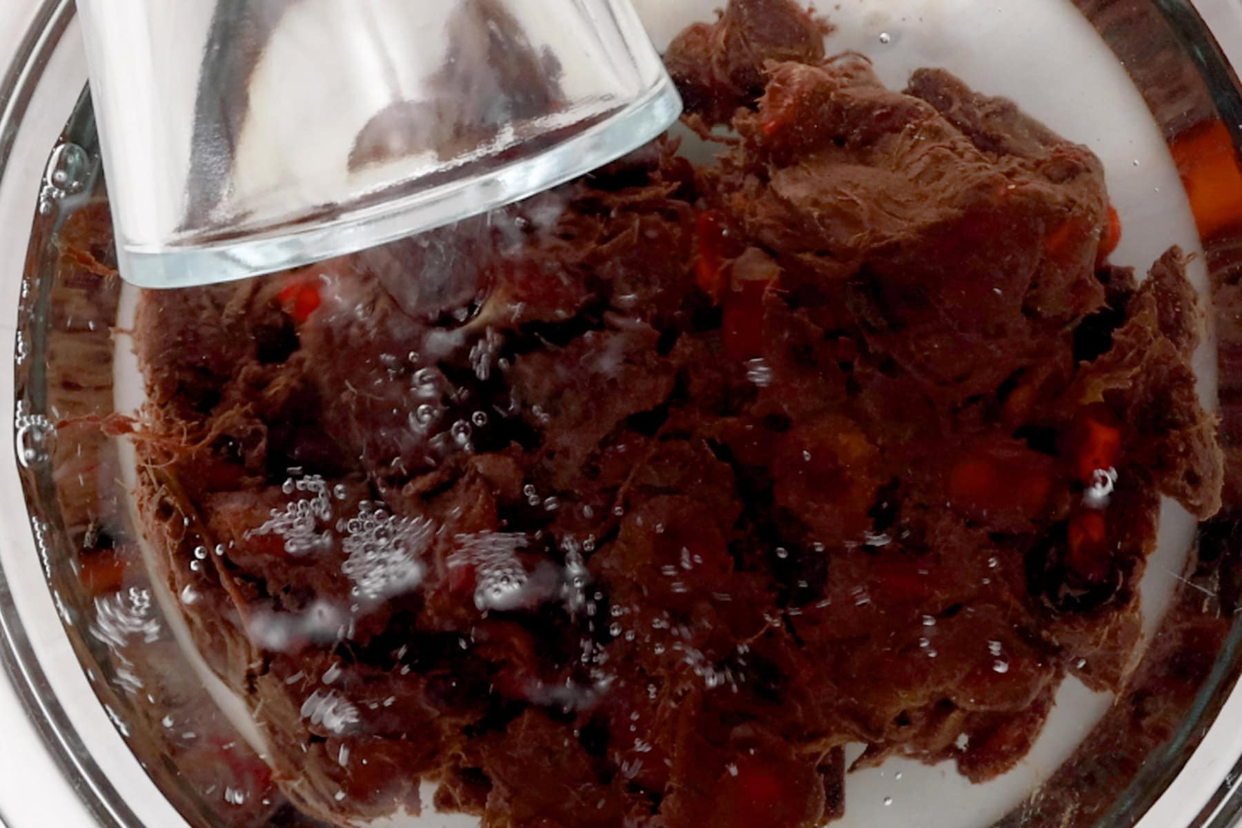 Soaking the tamarind pulp