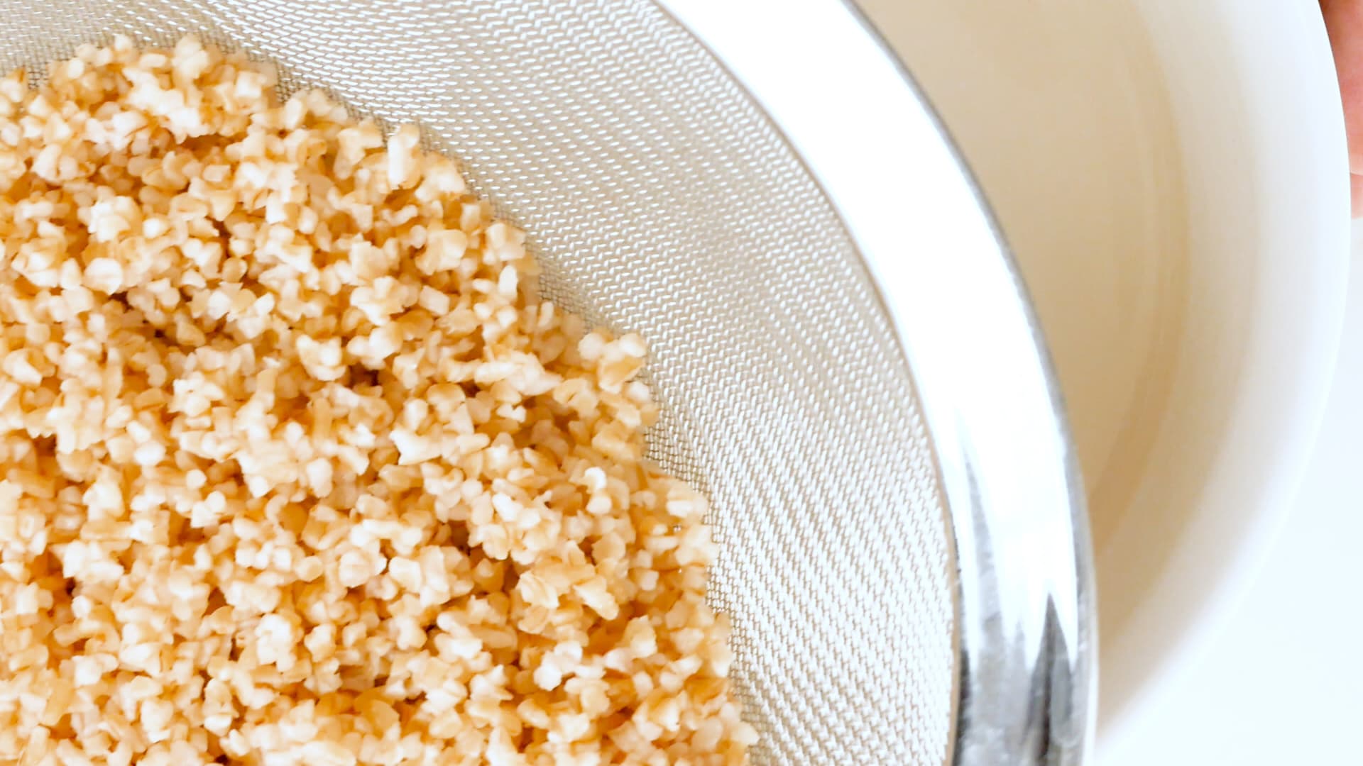 Draining water from bulgur