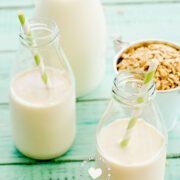 Jugo de Avena (Oatmeal and Milk Drink)