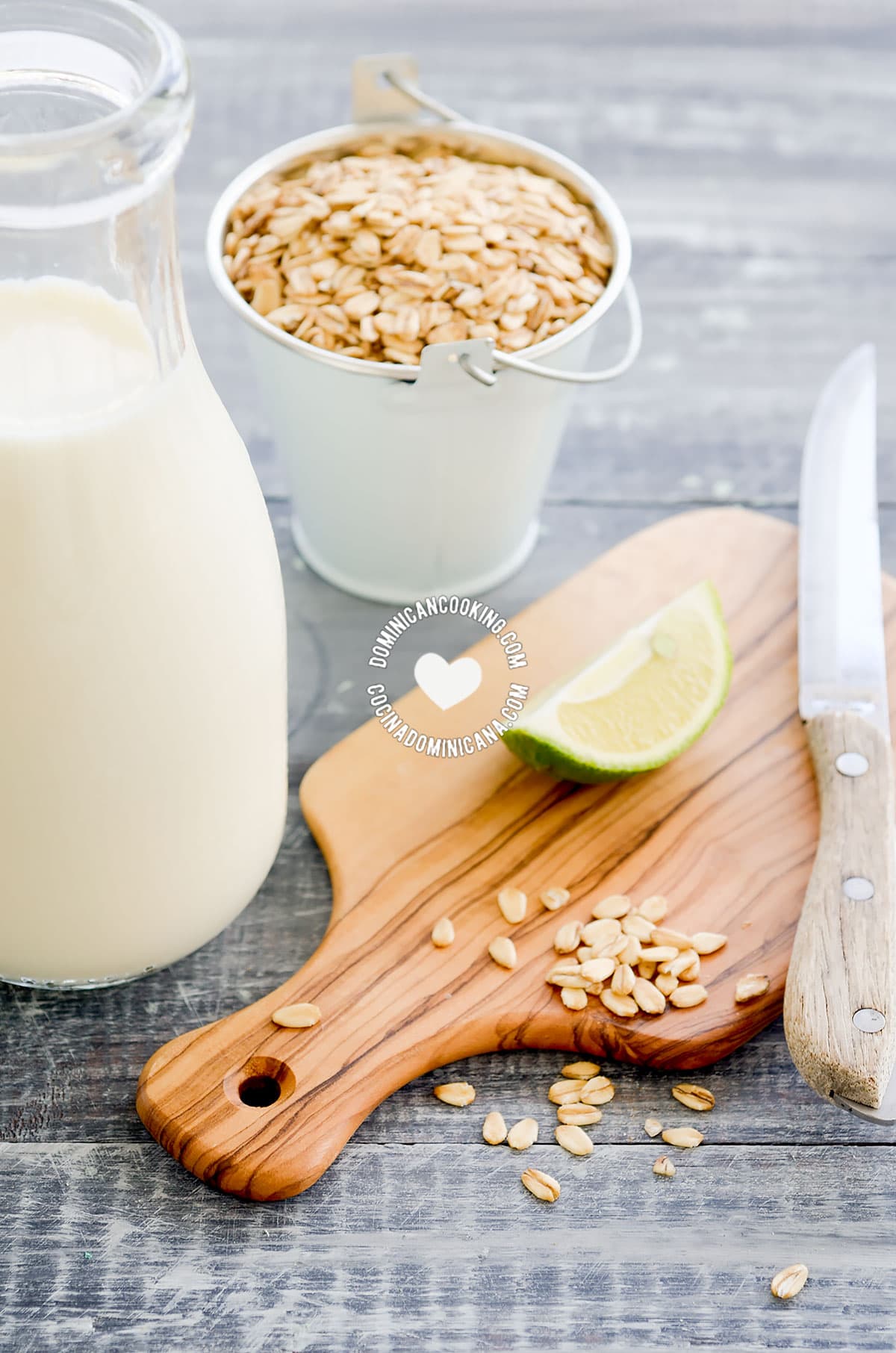 Jugo de Avena (Oatmeal and Milk Drink Ingredients)