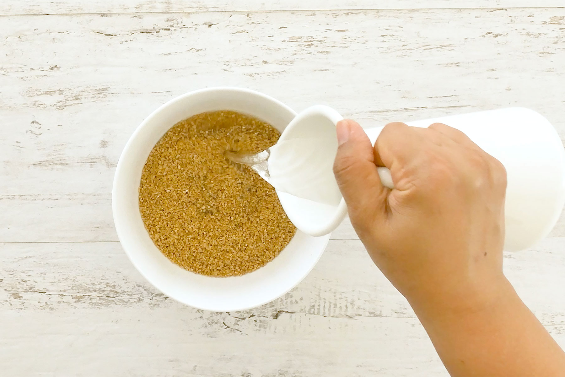 Adding water to bulgur