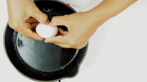 Cracking egg