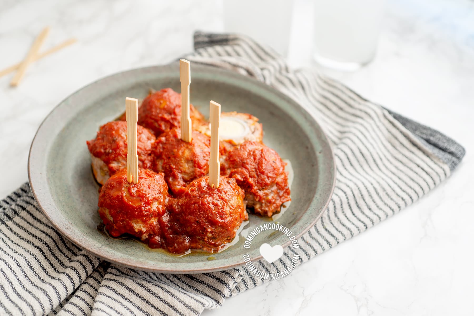 Baked Meatballs Stuffed with Quail Eggs