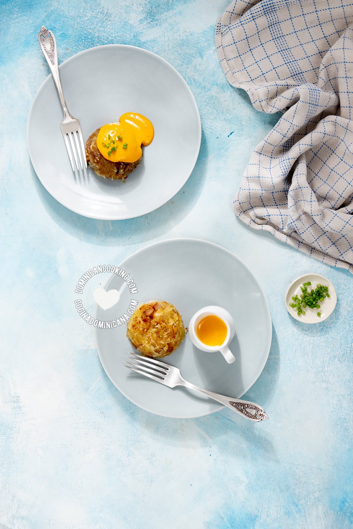 Mofongo de Yuca con Salsa de Queso (Fried Cassava with Garlic and Cheese)