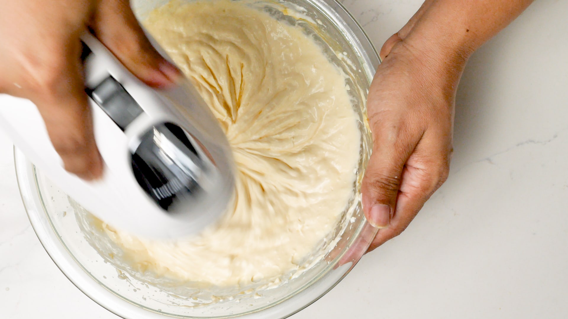 Mixing the cheesecake