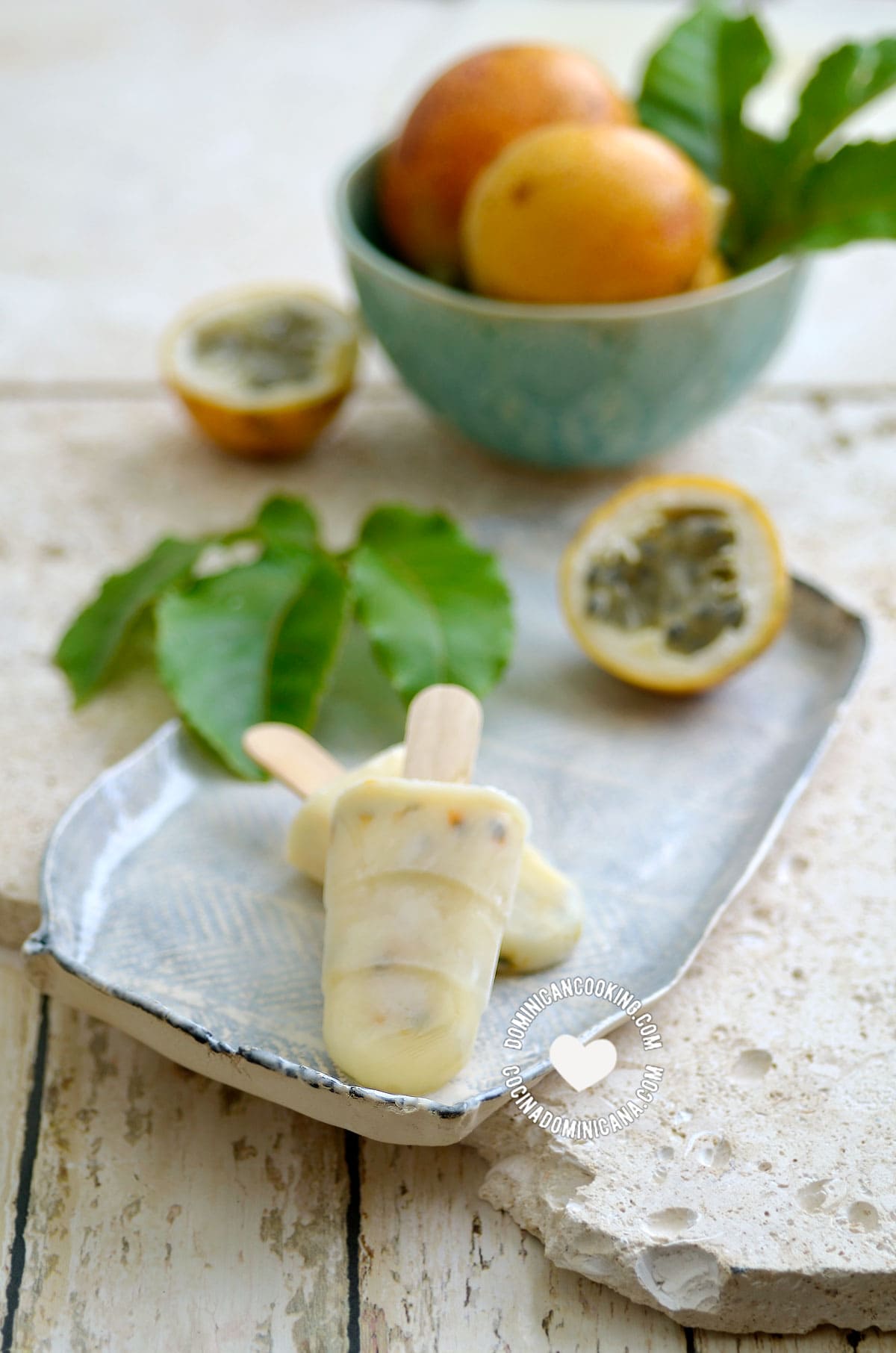 Paleta Morir Soñando de Chinola (Milk & Passion Fruit Popsicle)