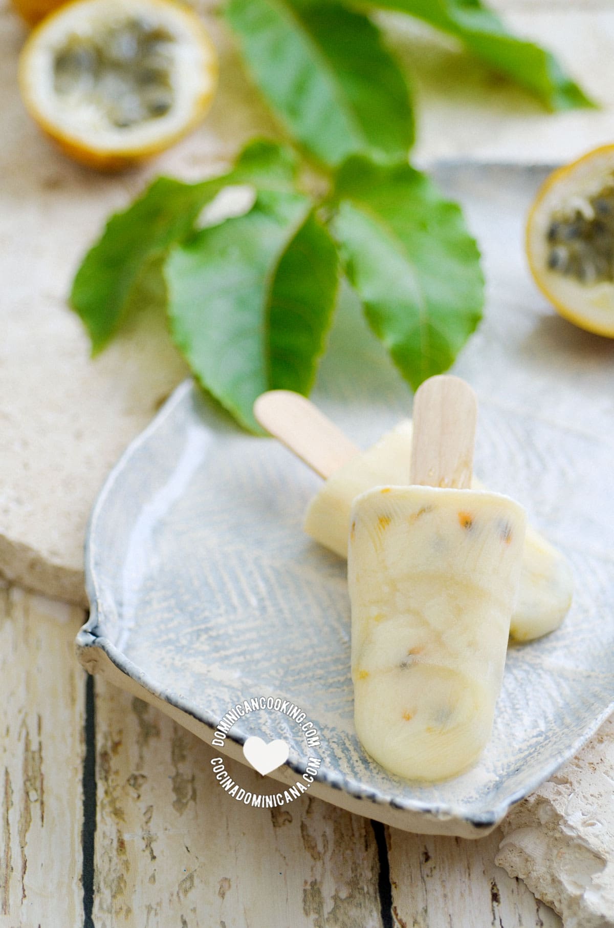 Paleta Morir Soñando de Chinola (Milk & Passion Fruit Popsicle)