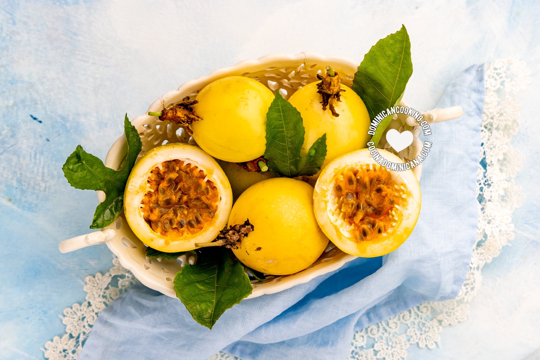 Chinola (passionfruit)