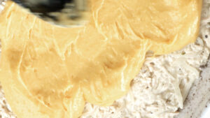 Smoothing layer of mashed yuca