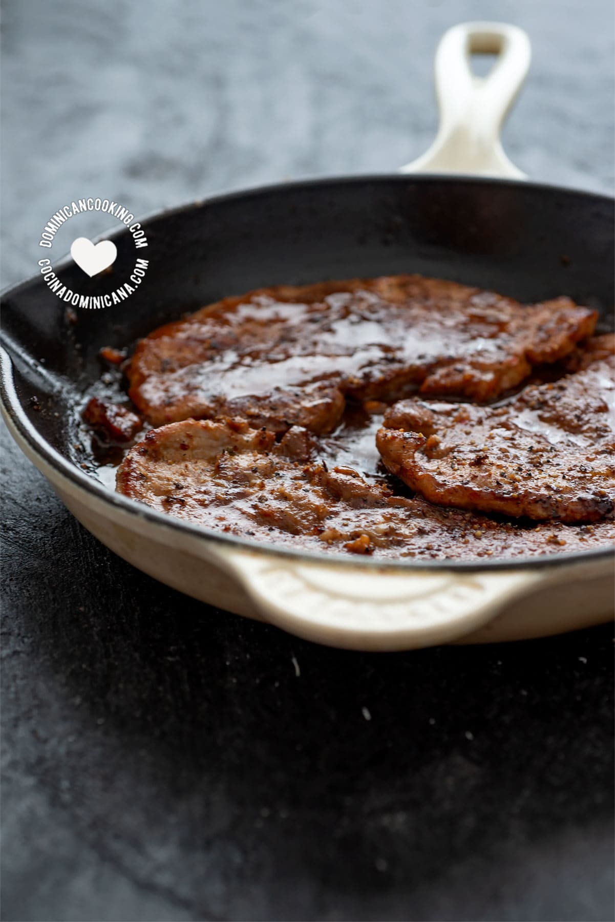 Pan with Pork Escalopes with Vermouth Sauce