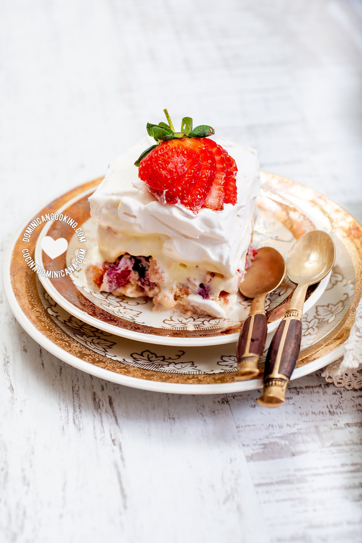 strawberry trifle with ladyfingers