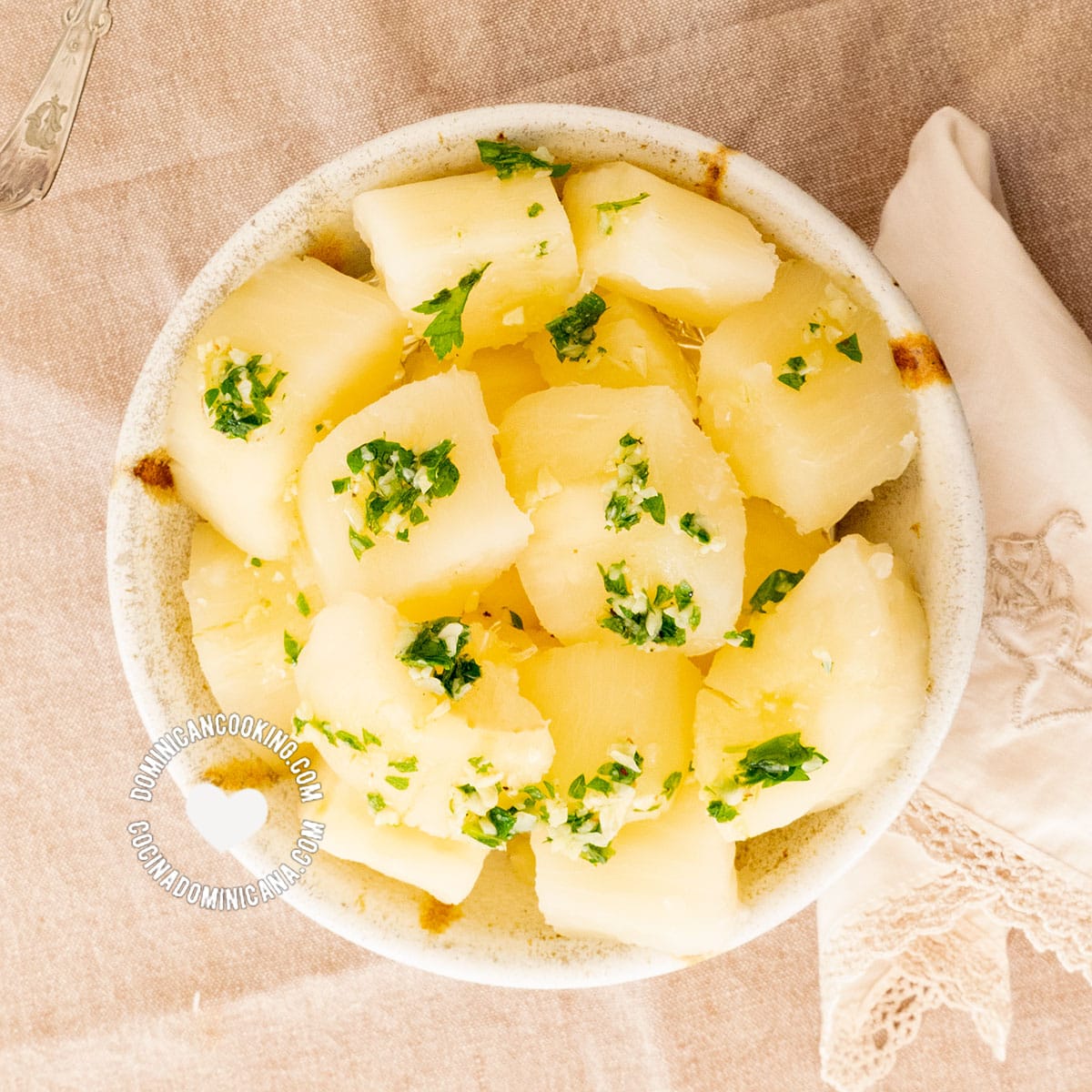 Yuca al Mojo de Ajo (Cassava with Garlic Sauce)