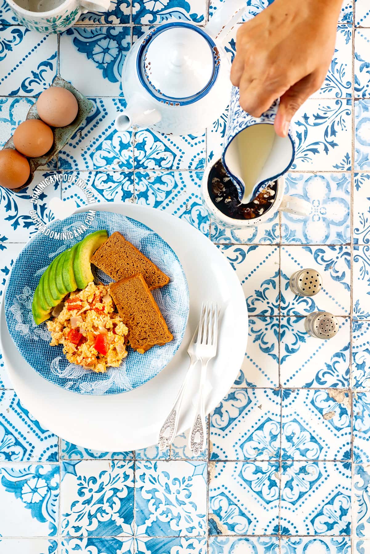 Revoltillo de Huevos (Scrambled Eggs a la Dominicana)