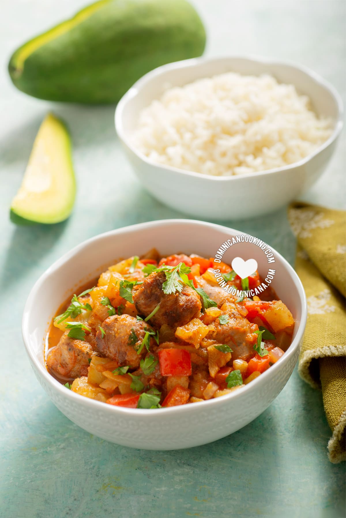 Tayota guisada con longaniza (chayote and pork sausage)