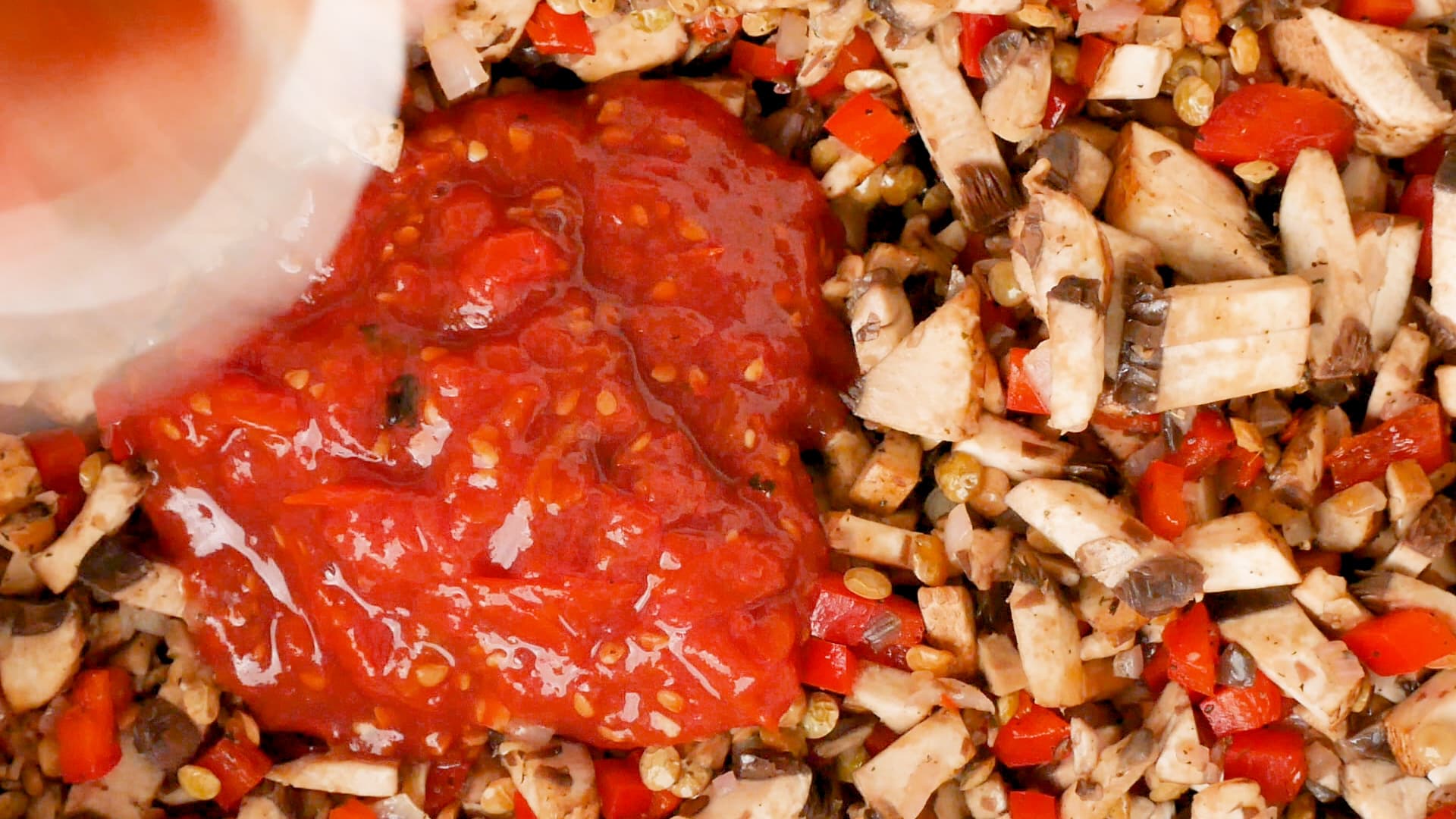 Adding tomato sauce to vegetables