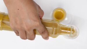 Serving vegan ponche